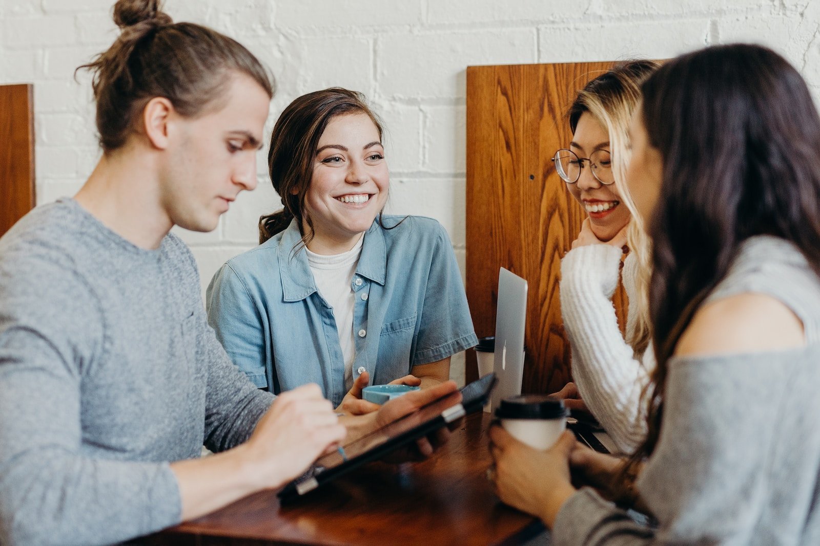 Como construir relacionamentos com clientes por meio da mídia social